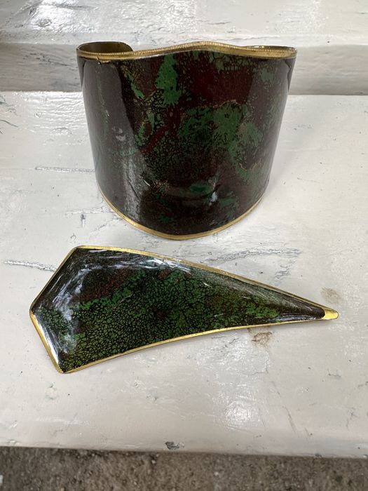 Комплект месингови гривна и брошка с емайл/бижута