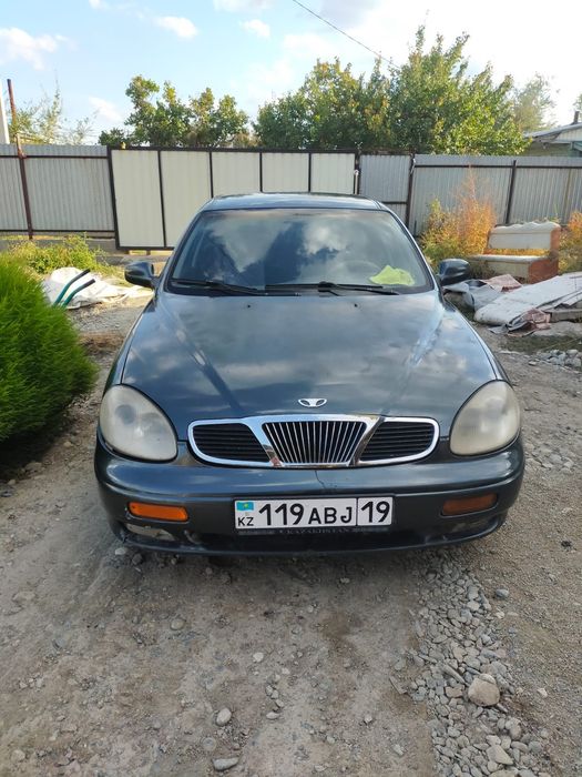 Машина Дэевоо леганза