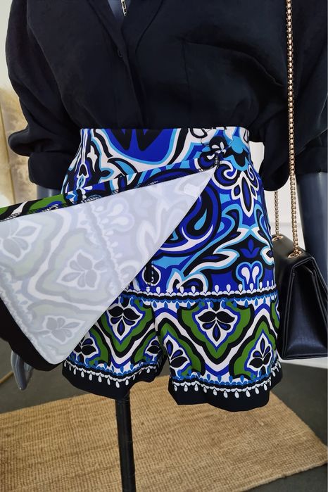 Юбка-шорты мини с ярким принтом