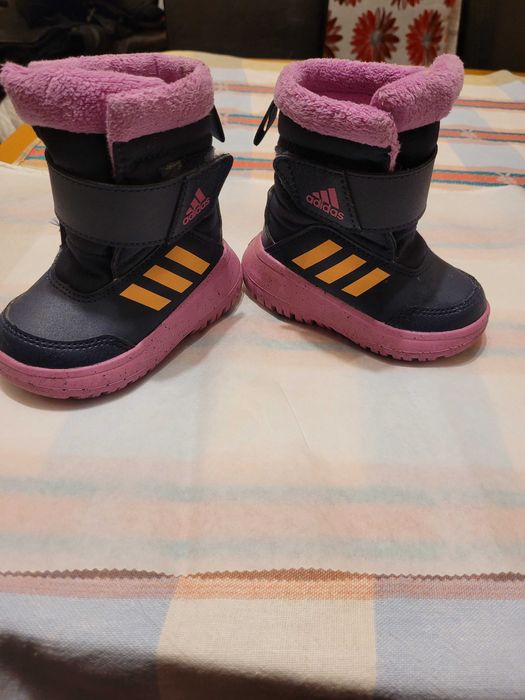 Cizmulite fetite Adidas, marimea 20