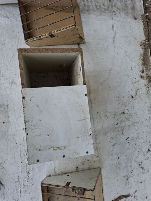 Кормушка и домики для кроликов