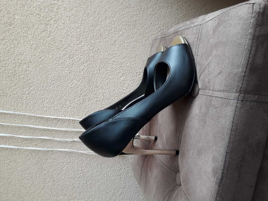 Дамски обувки с висок ток