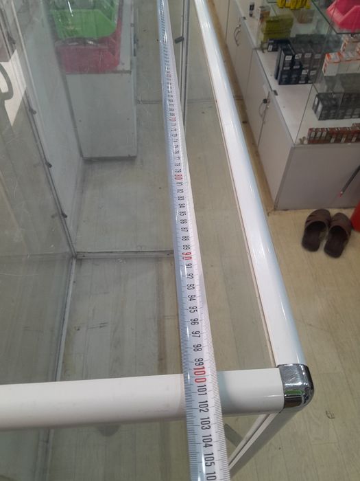 Стеклянный  ветрина