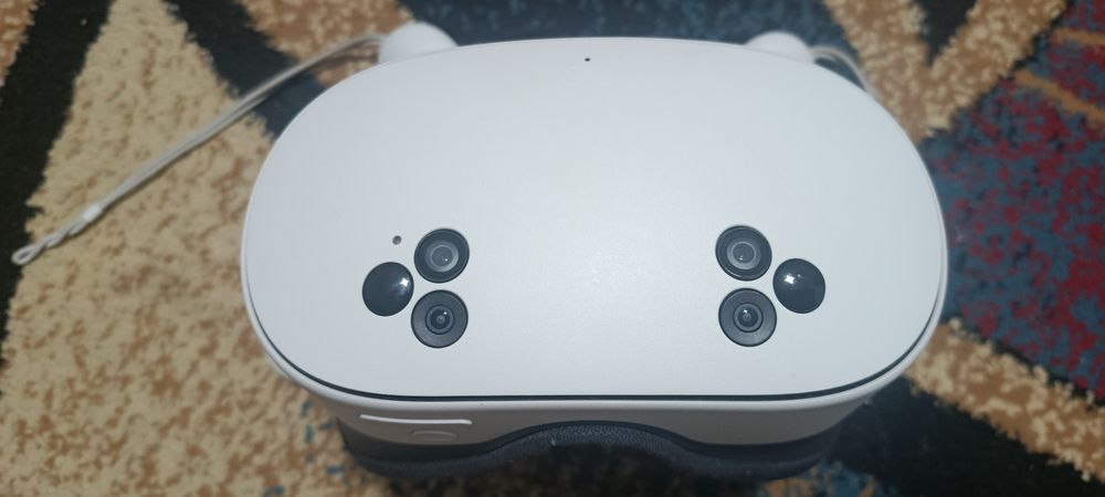 Vând ochelari vr Meta quest 3s