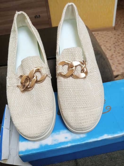 Продам женскую обувь