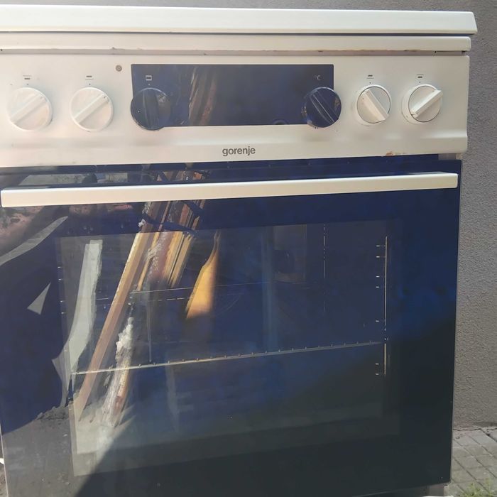 Комбинирана готварска печка Gorenje на газ и на ток