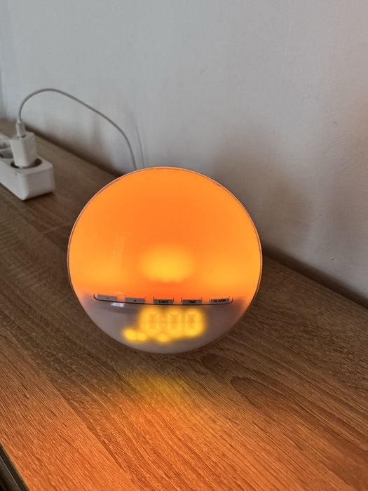 LED лампа, имитираща слънцето/часовник/будилник