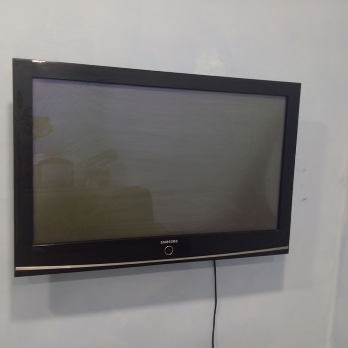 Пес 3. Супер Слим ва 43лик Самсунг телевизор, 2-оригинал пульт билан