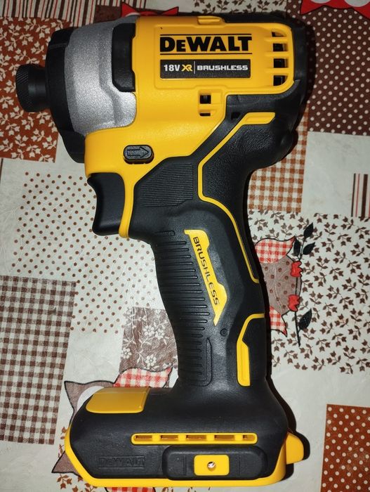 Mașina de găurit cu impact DeWalt