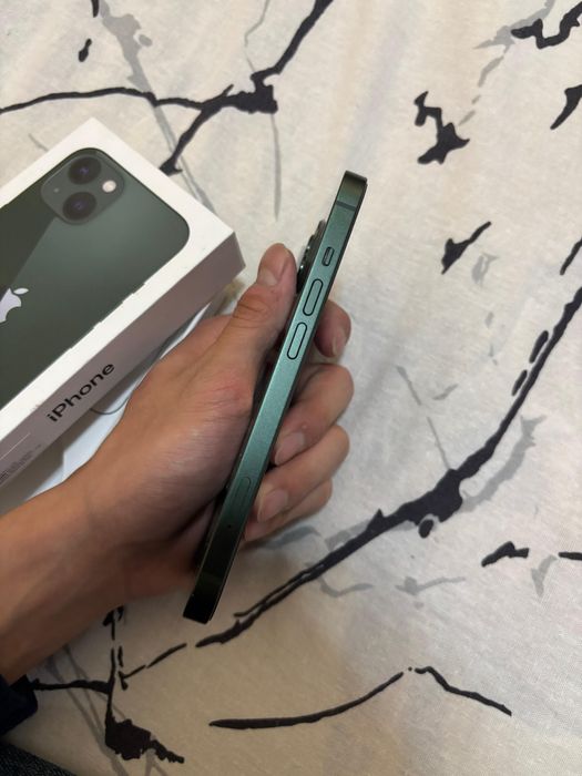 iPhone 13 green.