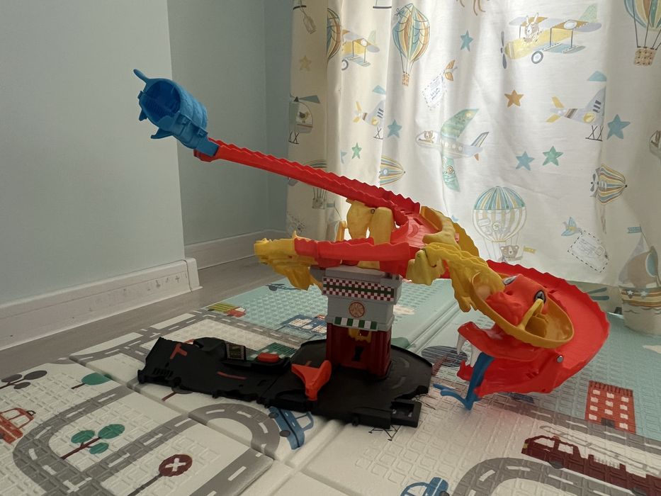 Hot wheels писти+подарък колички
