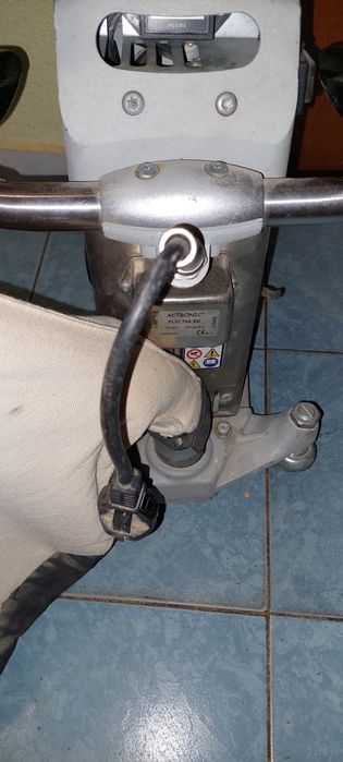 Se vinde mașina rașchetat parchet pentru margini .