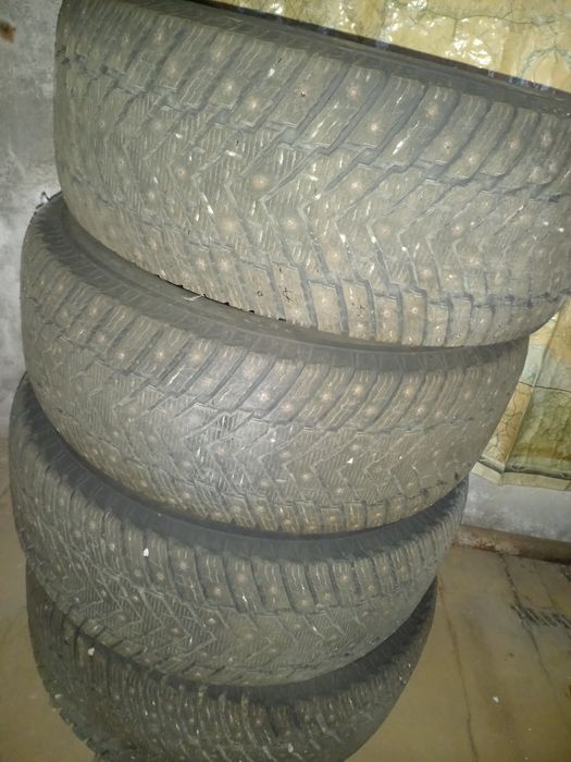 Продам зимние шины с