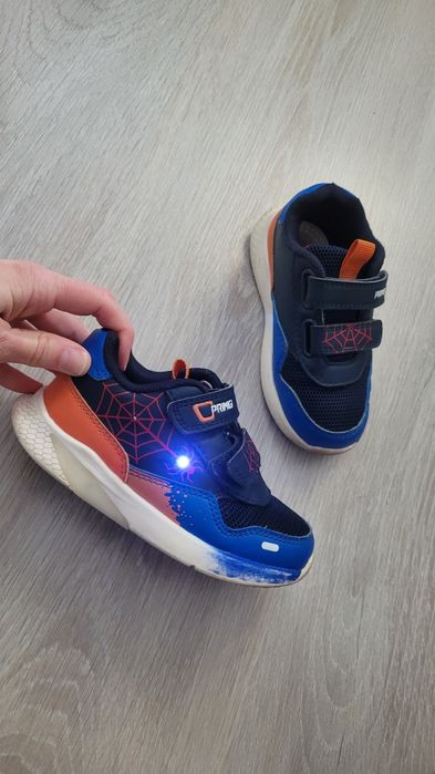 Adidasi primigi/ decathlon marimea 25