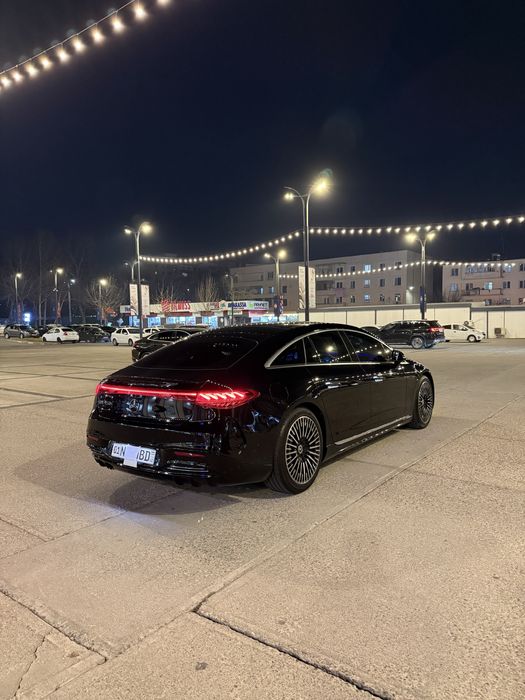 Mersedes benz EQS 450+