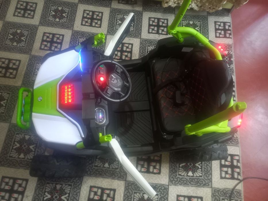 Продам детскую машинку баги на пульте управления