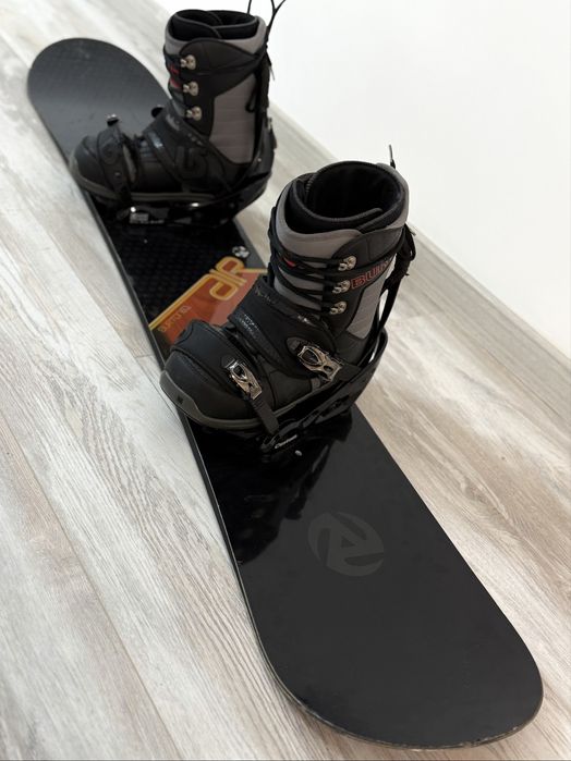Продам сноуборд burton с крепниями ботинками и чехлом
