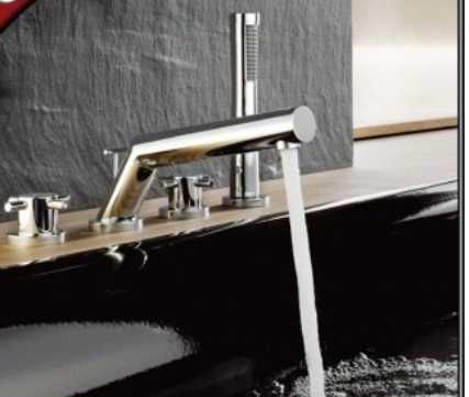 Baterie Kludi Bozz cu montaj pe cada, din patru elemente.