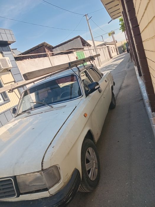 Volga  yurib turgan moshina mator xadavoyda ishi yoq