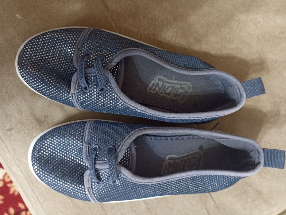 Кроссовки на девочку