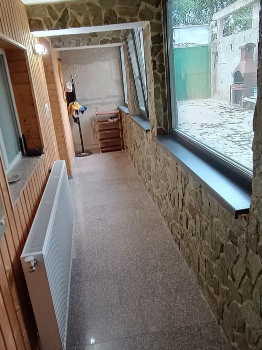 Închiriez apartament la casă