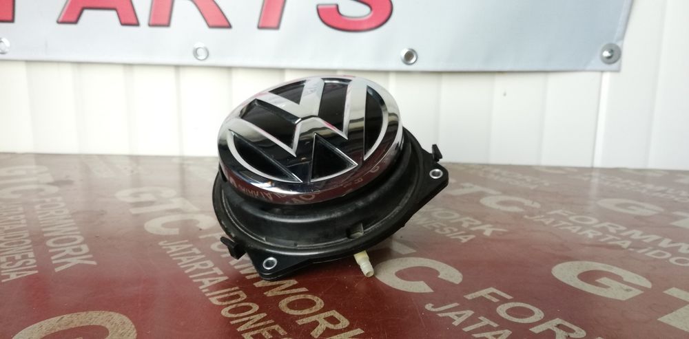 Дръжка с емблема за багажник VW Golf 7 2016 - 2021