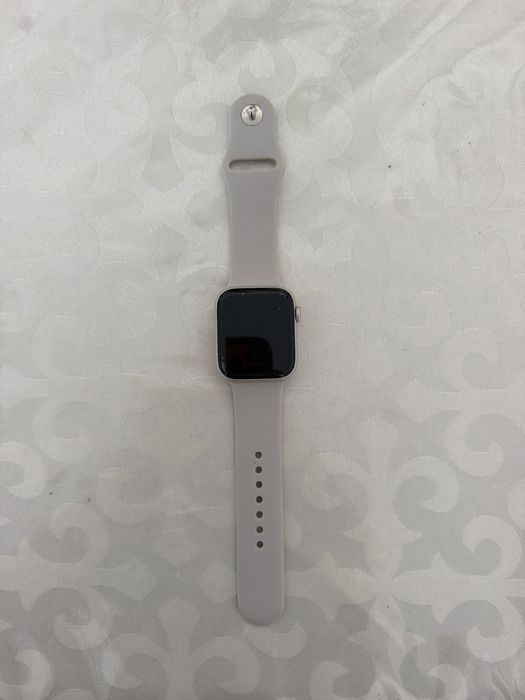 Apple Watch SE gen 2 (есть проблемы с батареей)