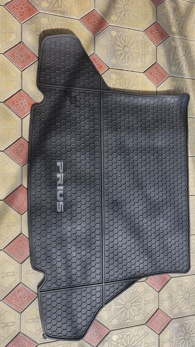 Полик багажа таета приус