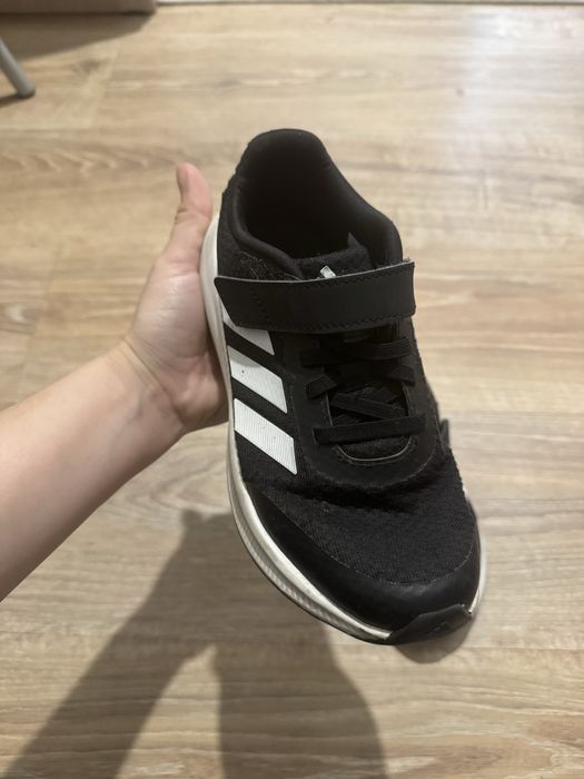 Продам кроссовки adidas