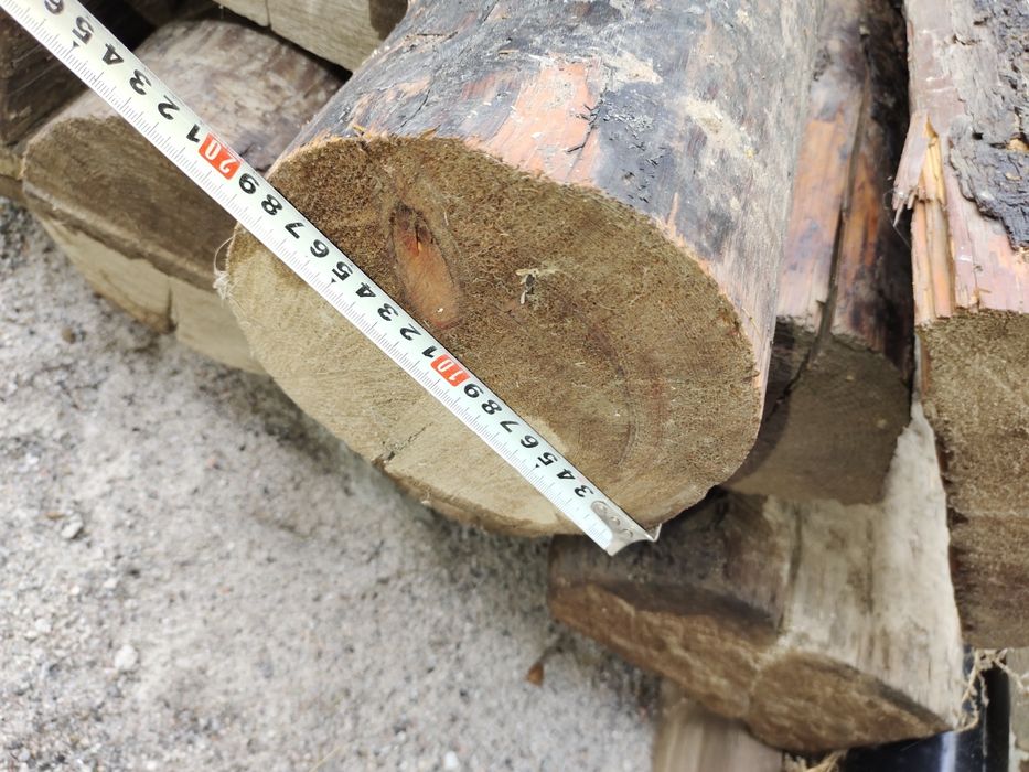 Ағаш бөренелер сатылады