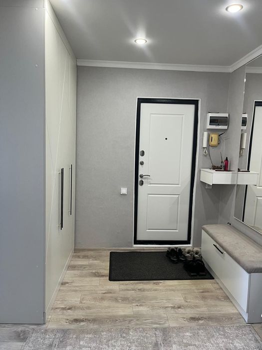 Продам 2х комн улудшеную квартиру