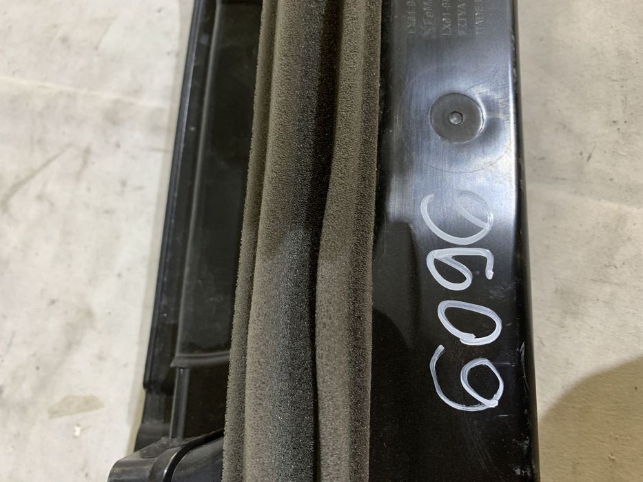 Suport far dreapta, VW Golf 6, 2008, 2009, 2010, 2011, 2012, cod origine OE 5K0807572H.