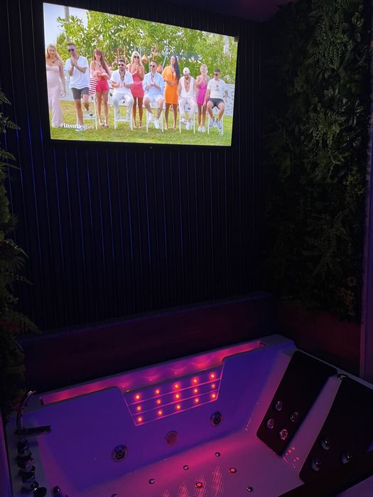 Regim hotelier 5* cu jacuzzi in cameră