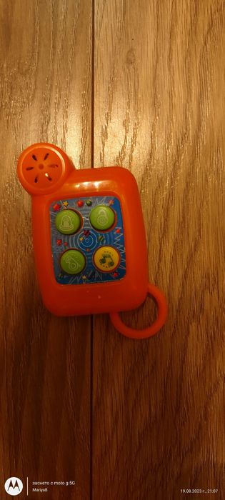 Музикално чукче Fisher price с подарък