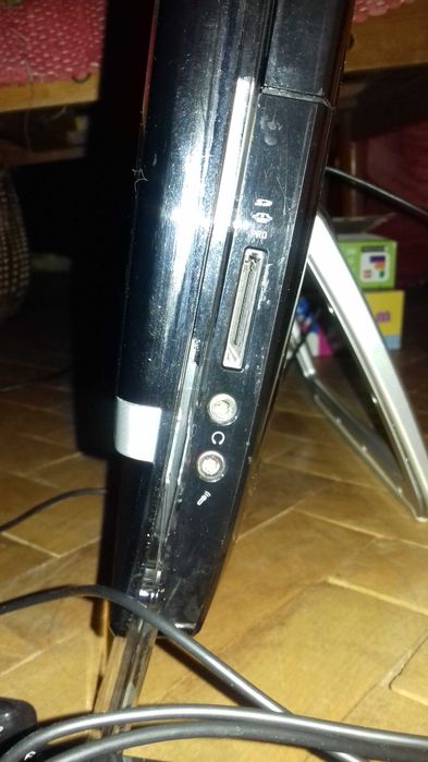 Trei calculatoare desktop