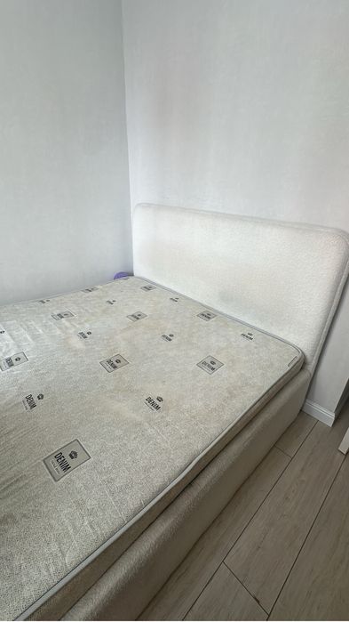 Кровать с подьемным механизмом