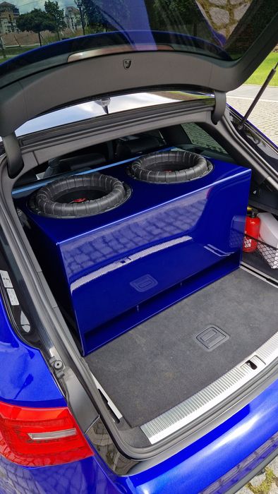 Vând incintă subwoofer 2x15 90 lățime x52 înălțime x58 adâncime.