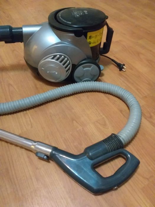 Пылесос   LG 1800w.