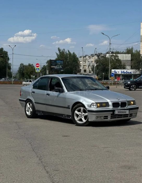 Продам BMW 320 в хорошем состоянии