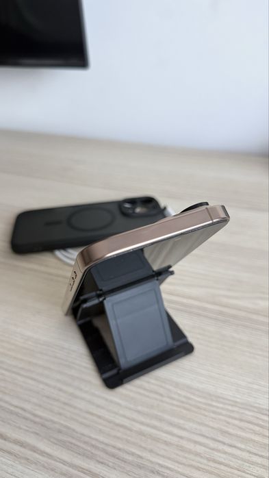 Iphone 16 pro max gold