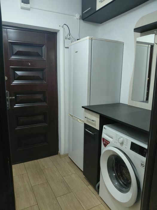 Închiriez garsoniera