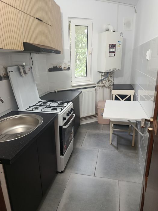 Închiriez garsonieră