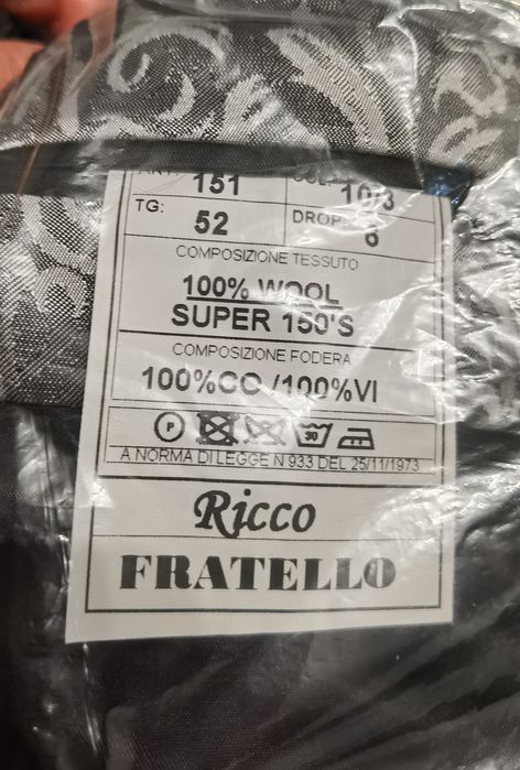 Мъжки костюм българско производство,носен е един път за повод.