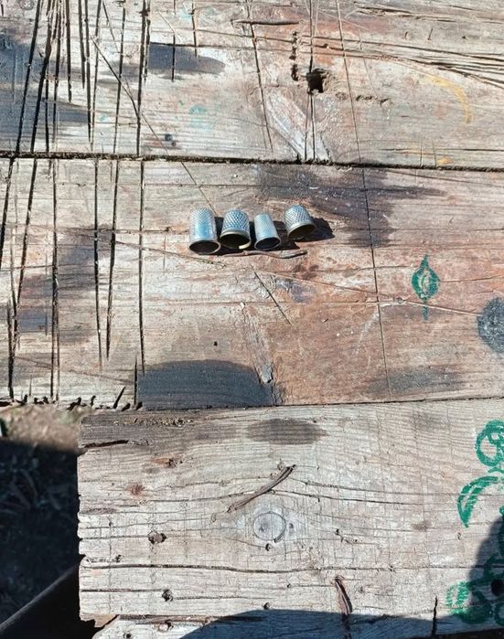 Продавам четири шивашки напръстници