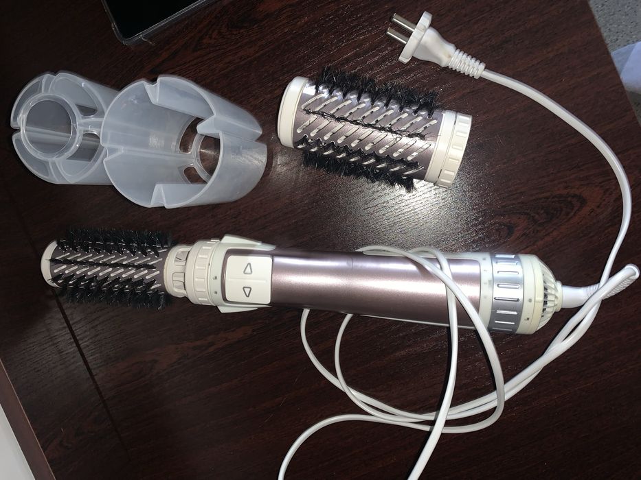 Фен-щетка Rowenta