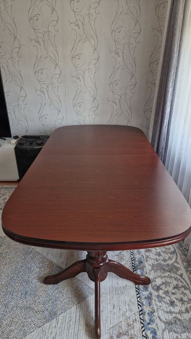 Продаётся гостиный стол