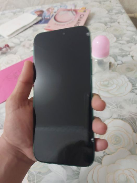 Honor X8b sotiladi srochno rangi yashil ekrani singan holati yaxshi