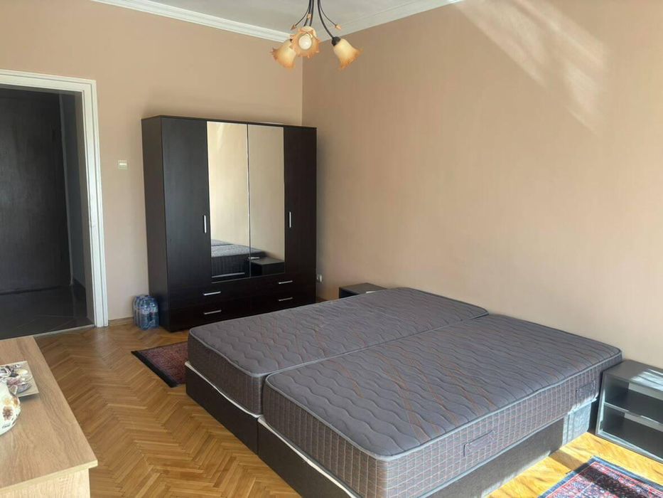 Дава се под наем Тристаен апартамент в Пловдив, Център - 86 кв.м за 561 € - Снимка #5