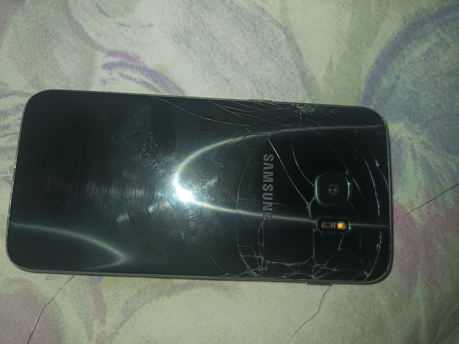 Vând S 7 edge și S 9