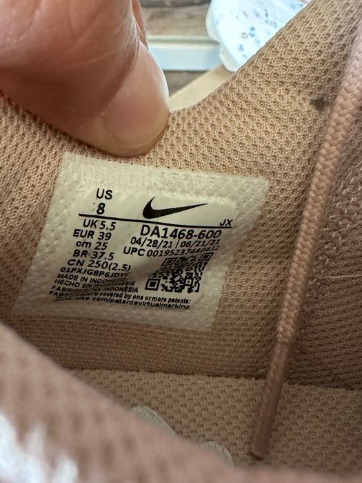 Оригинални Обувки NIKE AIR Dn ! Чисто Нови ! 39номер !